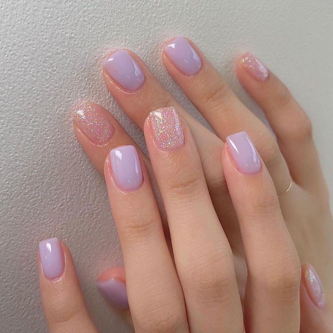 Nail art lila con glitter hecho en Day Spa